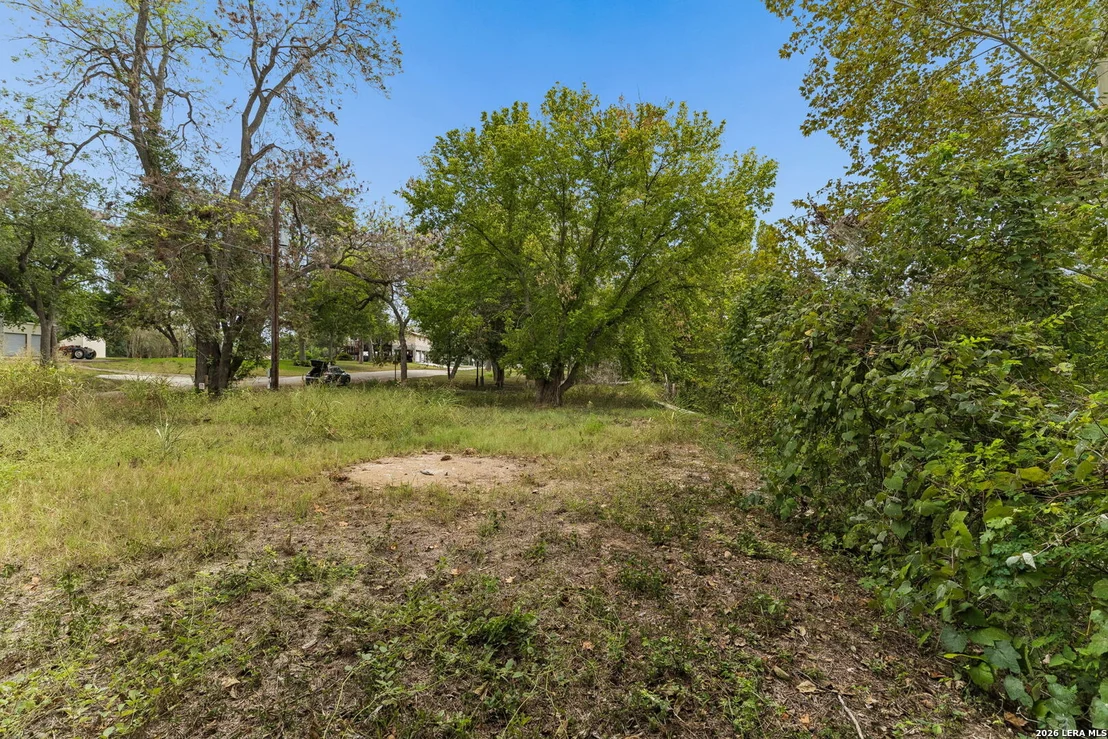 Photo of 8 RIVER OAK DR