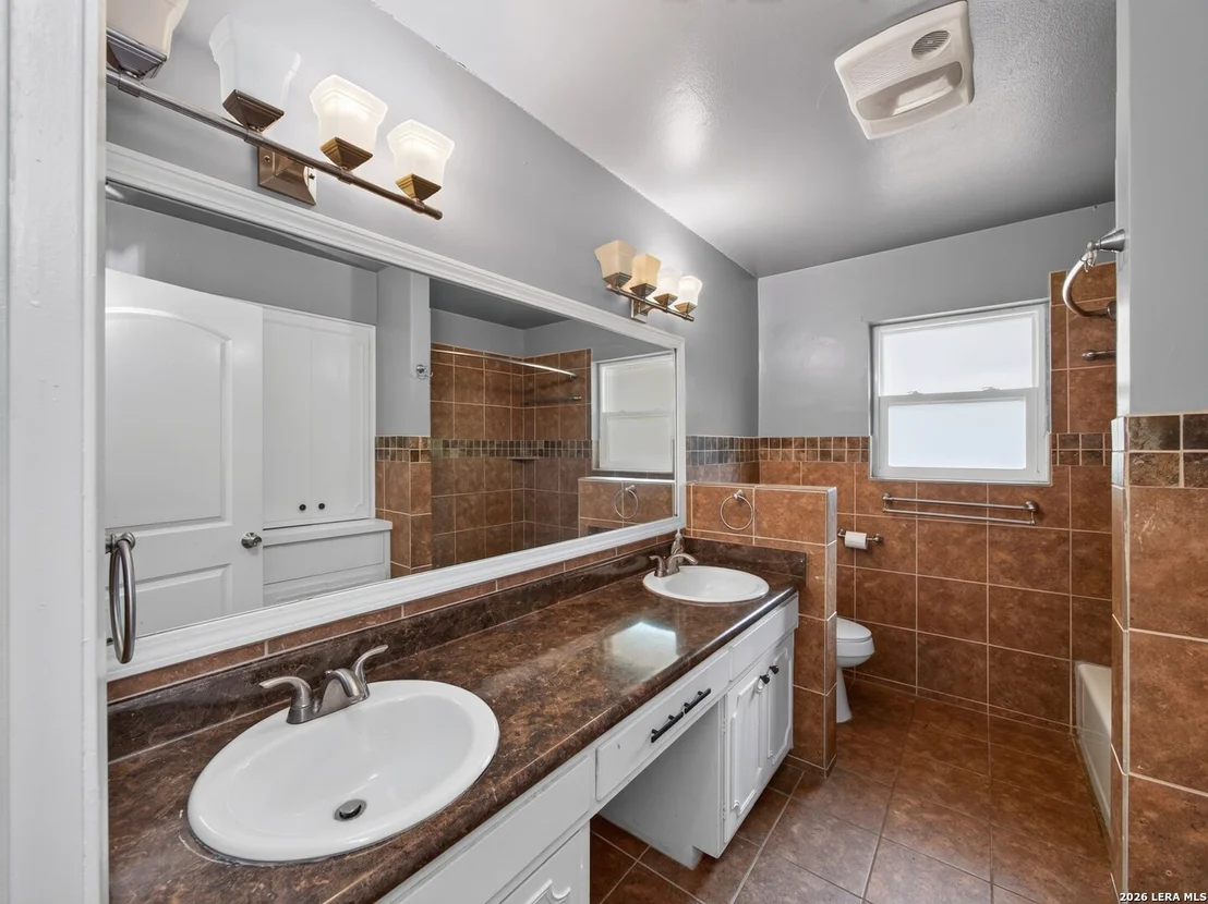 Photo of 621 Balfour Dr