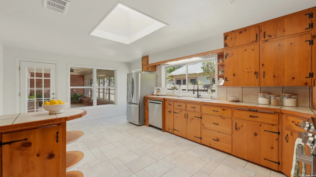 Photo of 596 WILLOW AVE