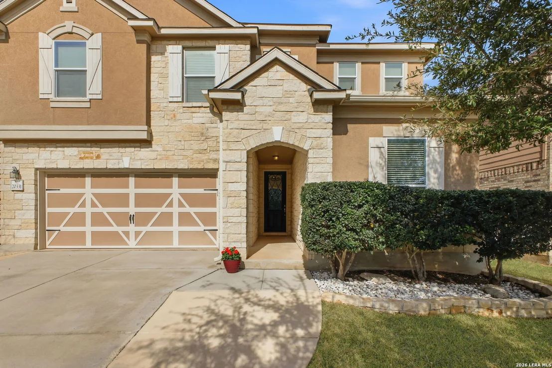 Photo of 20331 Roche Oak