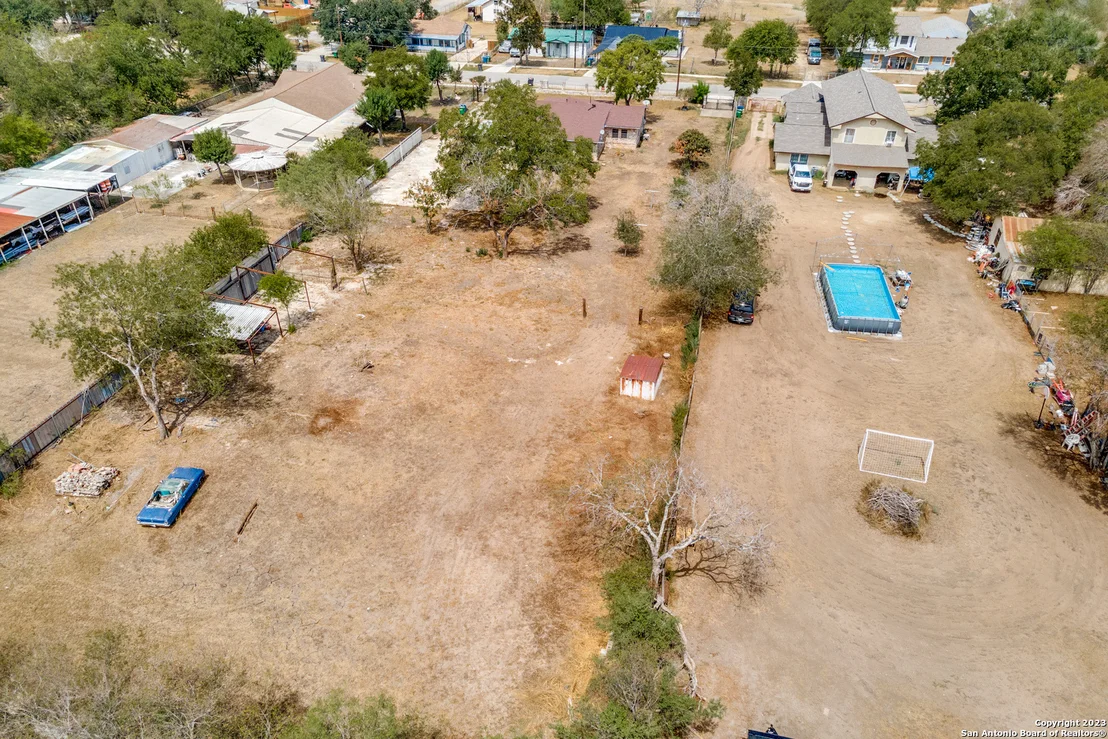 Photo of 606 W BAETZ BLVD