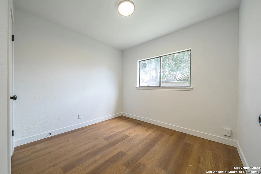 Photo of 9302 Valley Hedge