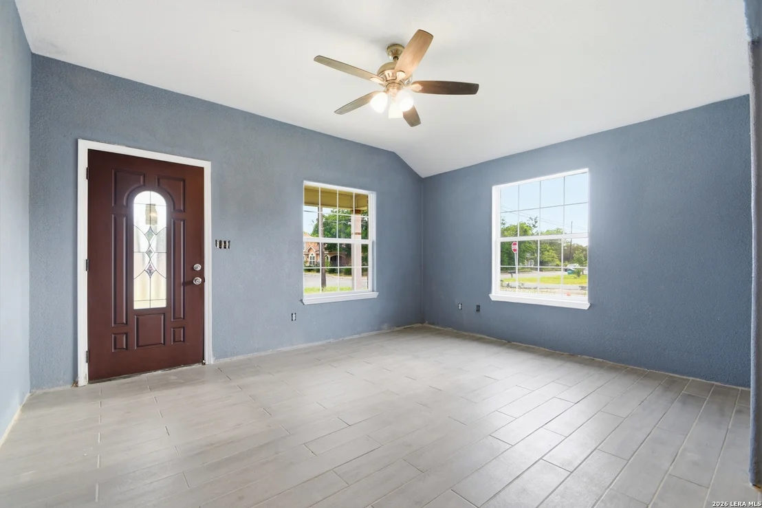 Photo of 939 W Harding Blvd