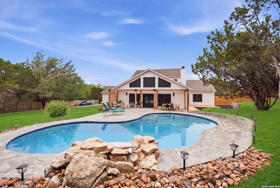 Photo of 150 LAKE VIEW DR