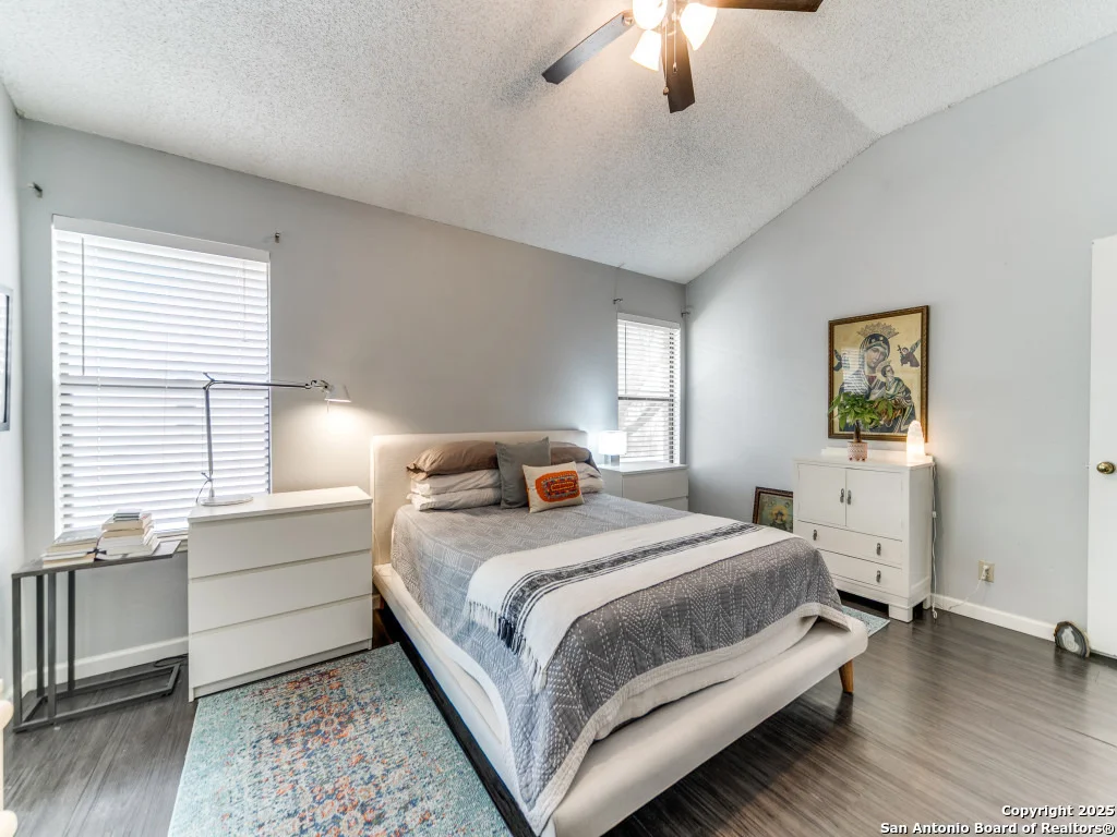 Photo of 5935 Heather View