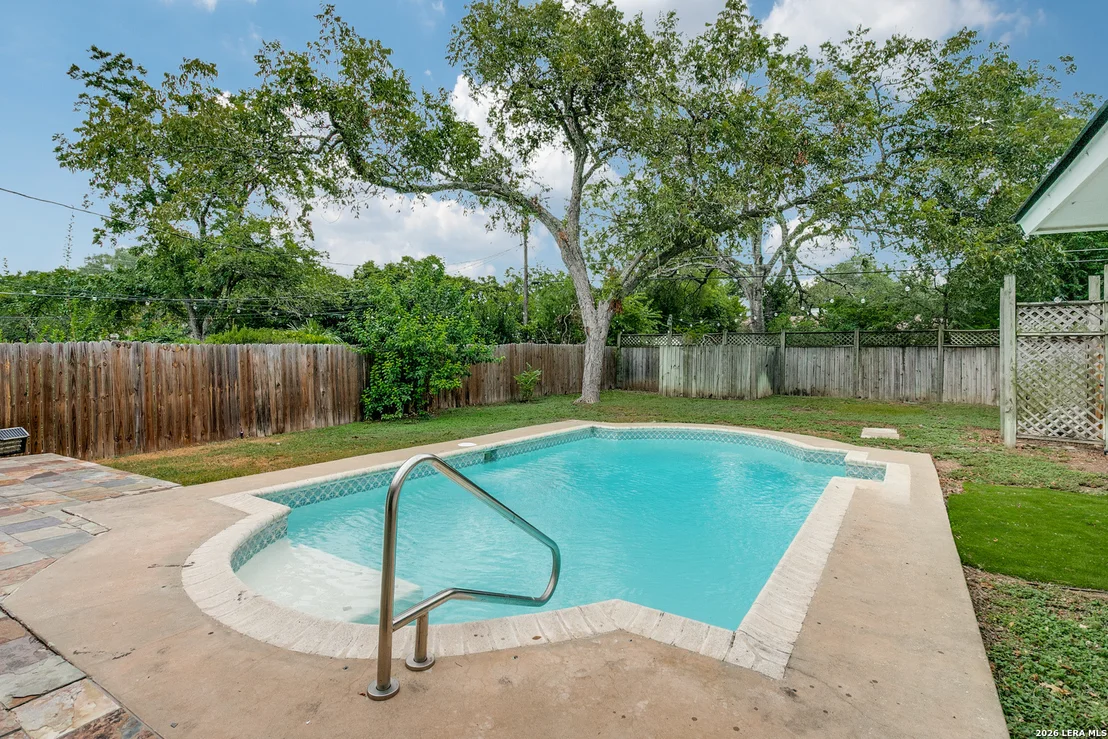 Photo of 538 OAKLEAF DR