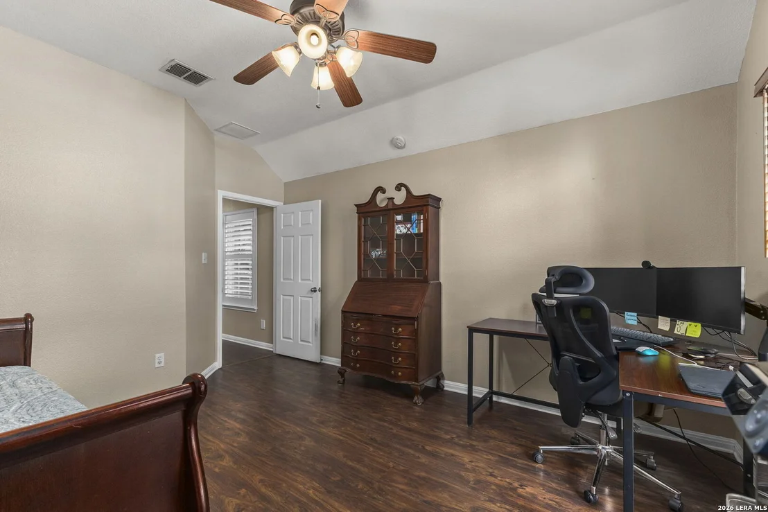 Photo of 266 MAIDSTONE CV