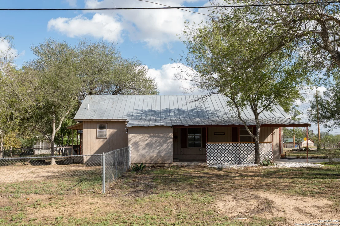Photo of 412 W Coker
