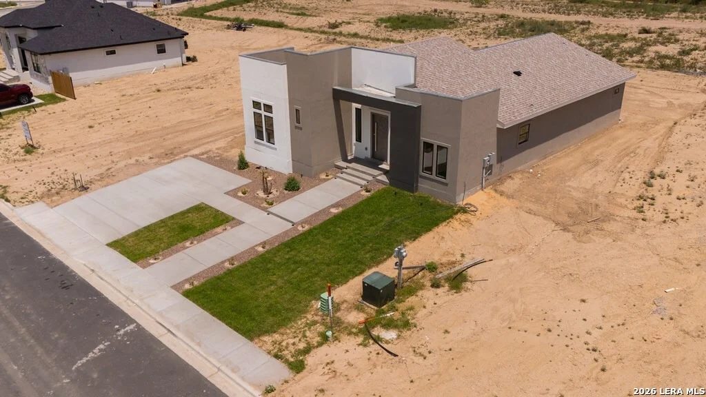 Photo of 825 Ceniza Dr.