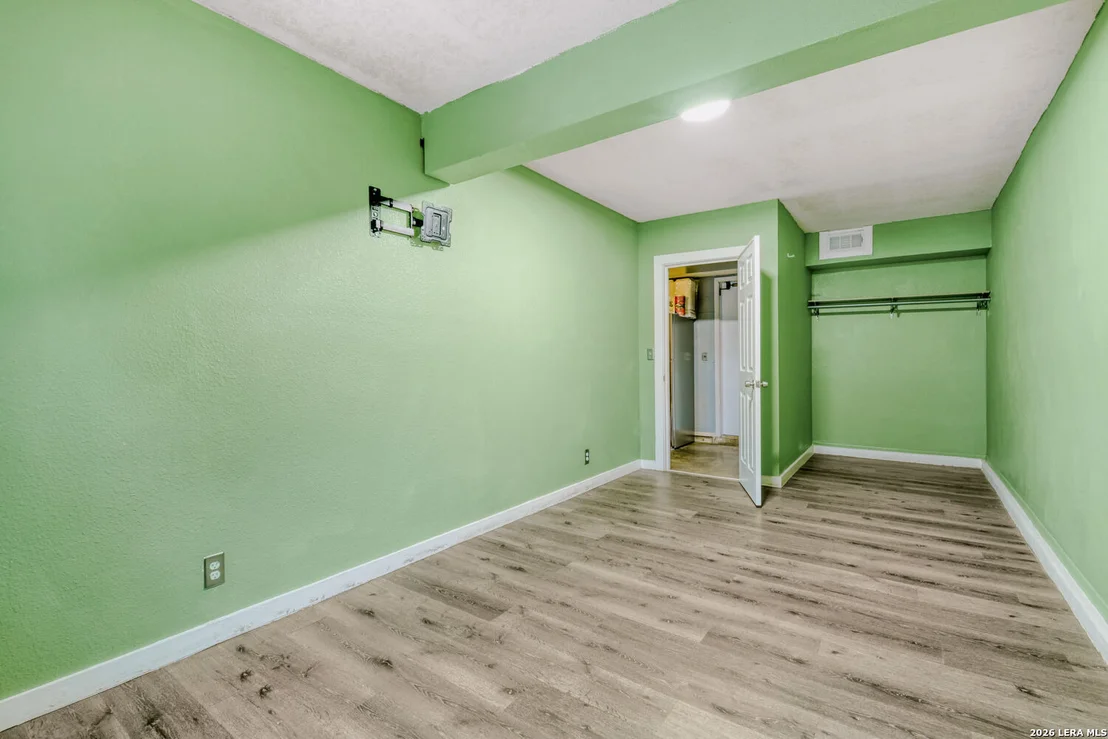 Photo of 2518 Ridge Leaf