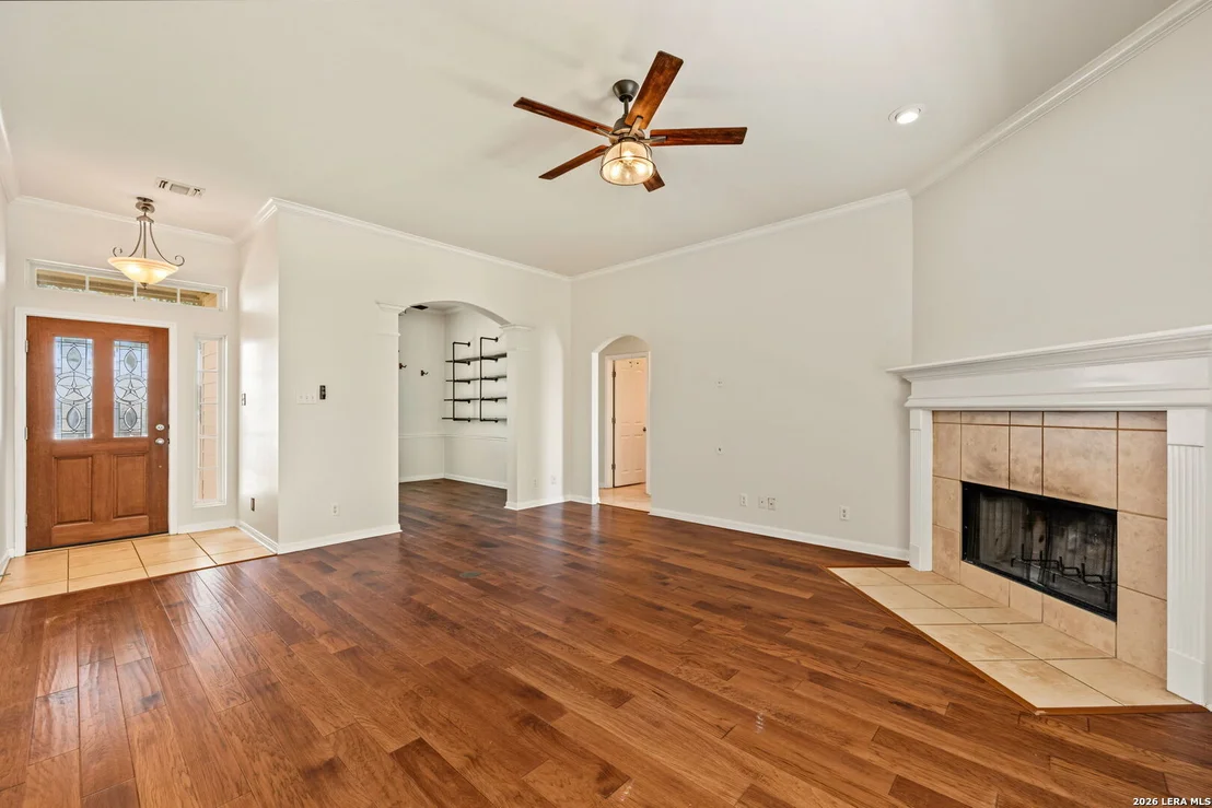 Photo of 418 Clover Ln