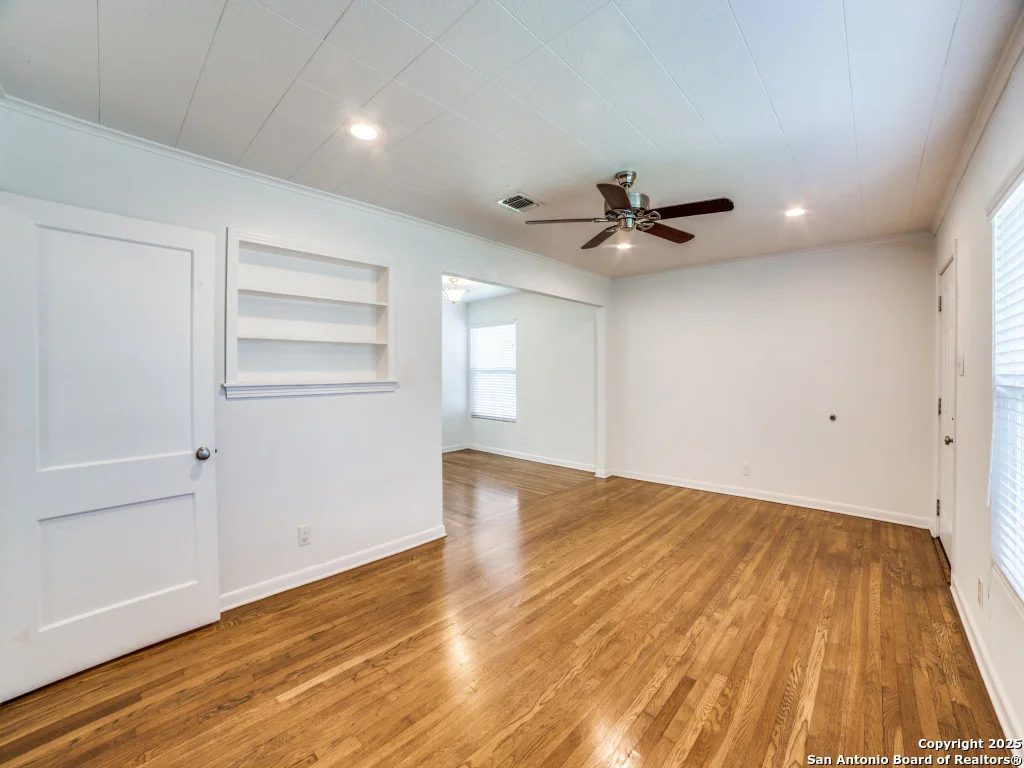 Photo of 130 Vaughan Pl