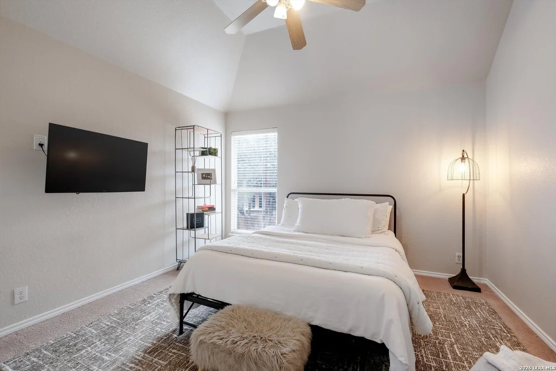 Photo of 823 Peg Oak