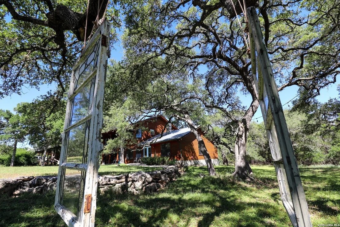 Photo of 810 Oakwood