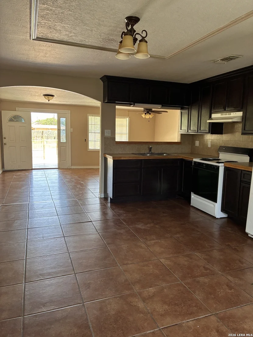 Photo of 1398 Wilson