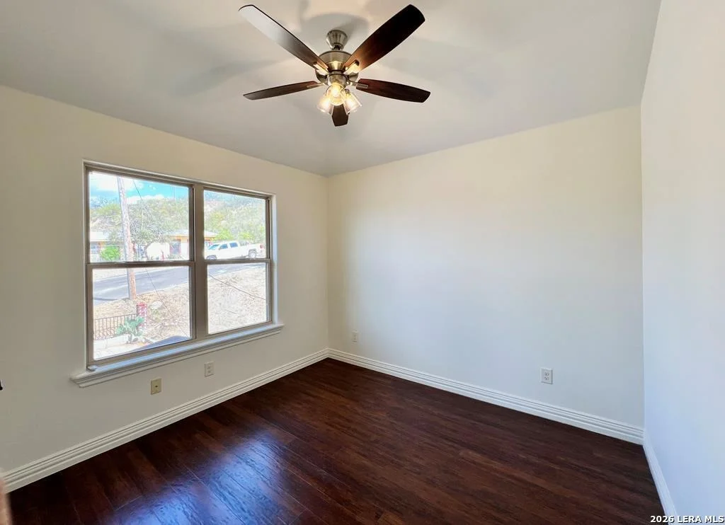Photo of 615 N Trinity St