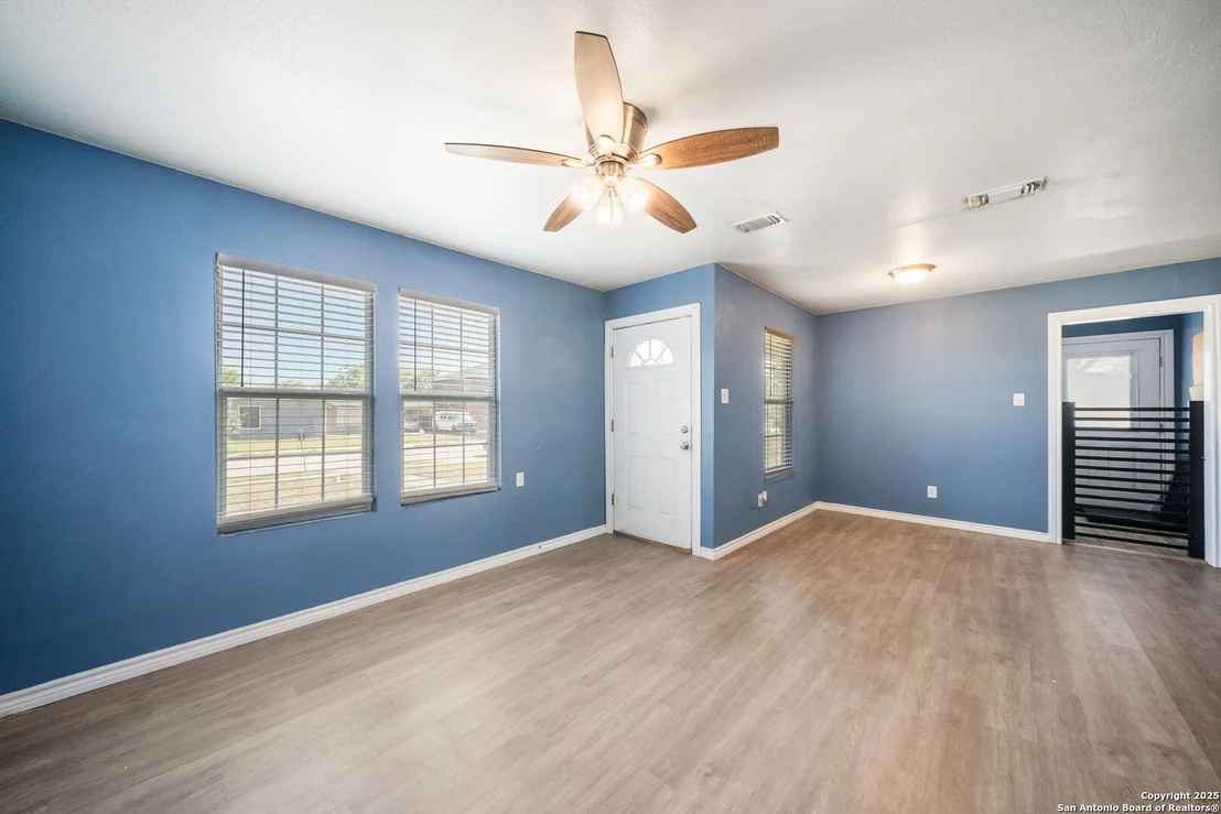 Photo of 915 Deely
