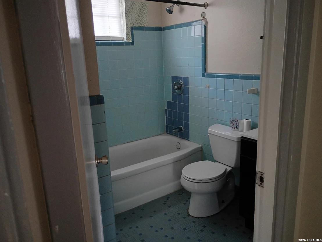 Photo of 350 PILGRIM DR