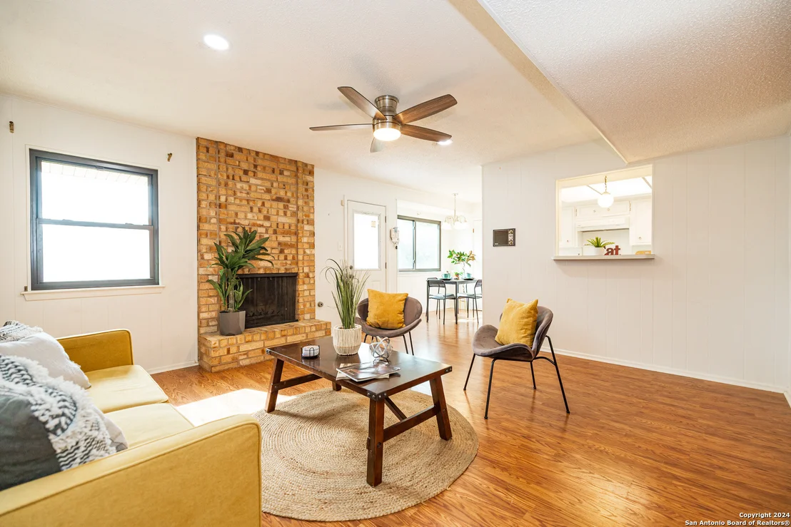 Photo of 6018 GRAND Point
