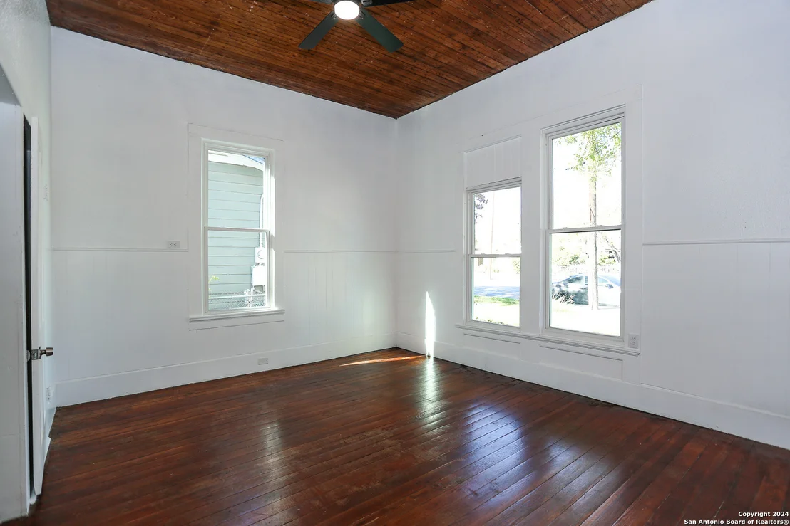 Photo of 602 OVERHILL DR