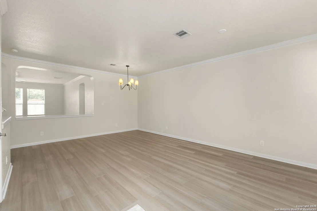 Photo of 213 Springtree Parkway