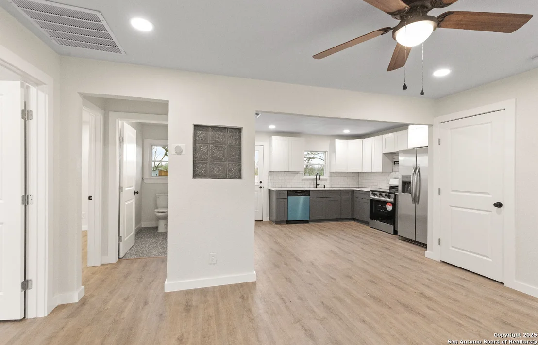 Photo of 601 W MOORE AVE