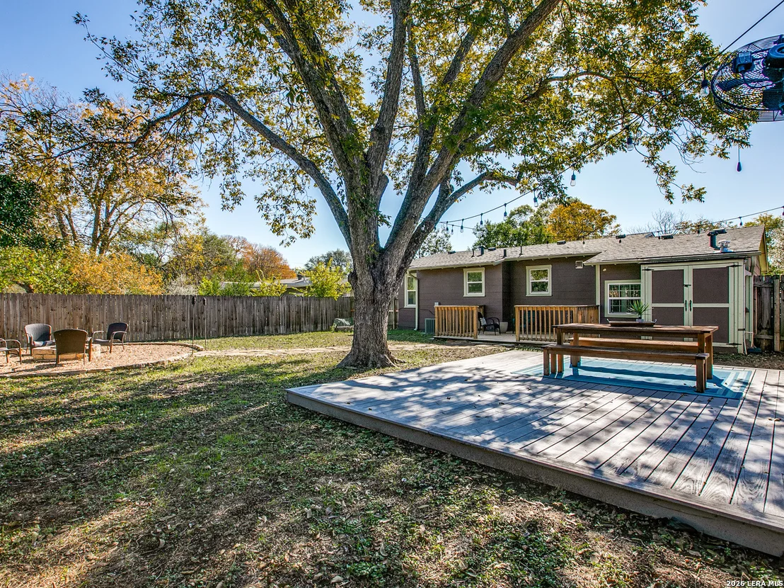 Photo of 411 Devonshire Dr