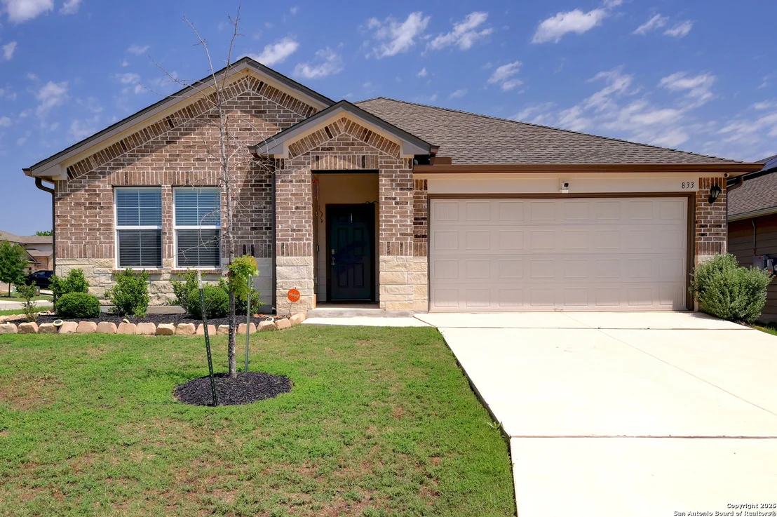 Photo of 833 Armadillo Dr