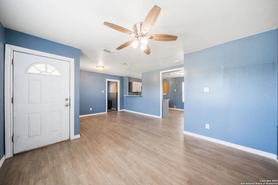 Photo of 915 Deely