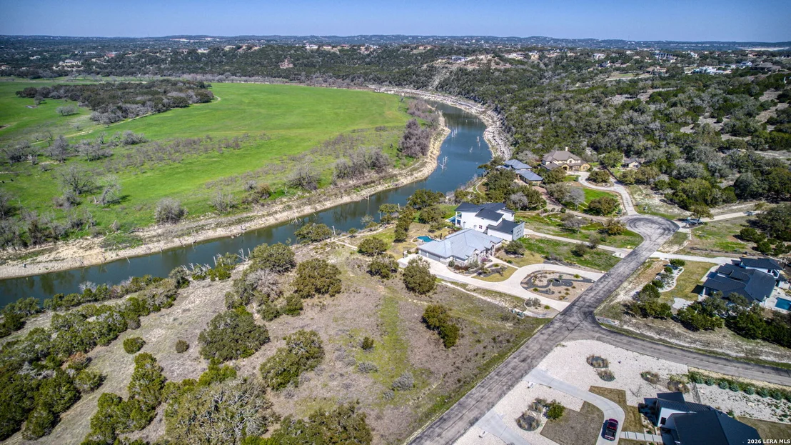 Photo of 365 RIVER CLIFF PL