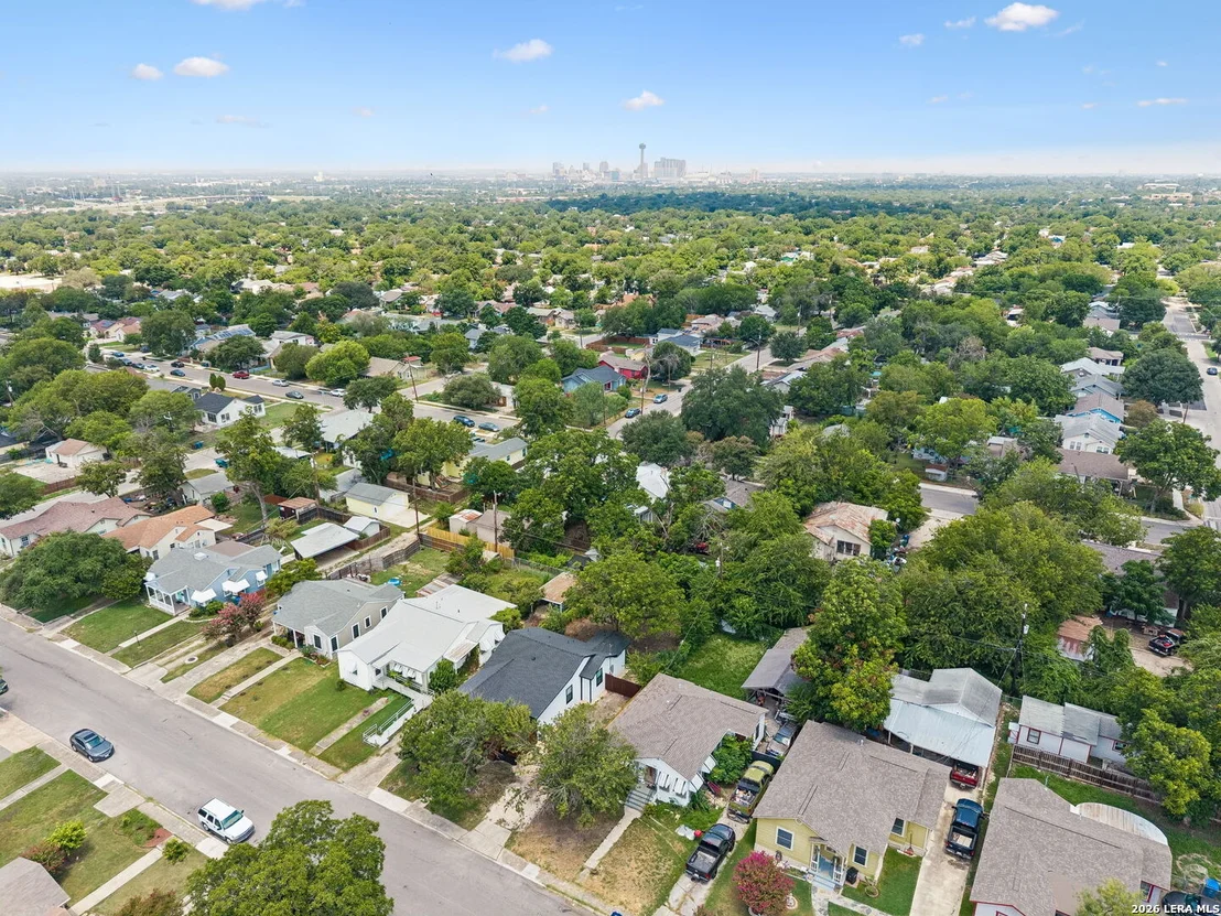 Photo of 923 CHICAGO BLVD