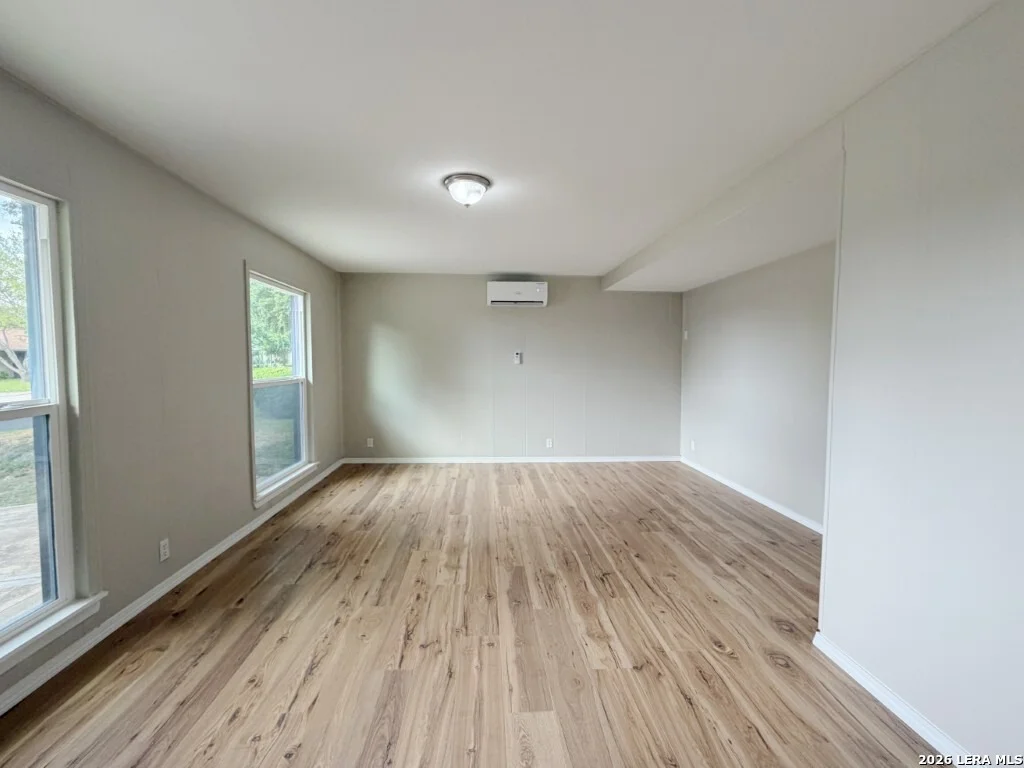 Photo of 707 BOOTH DR