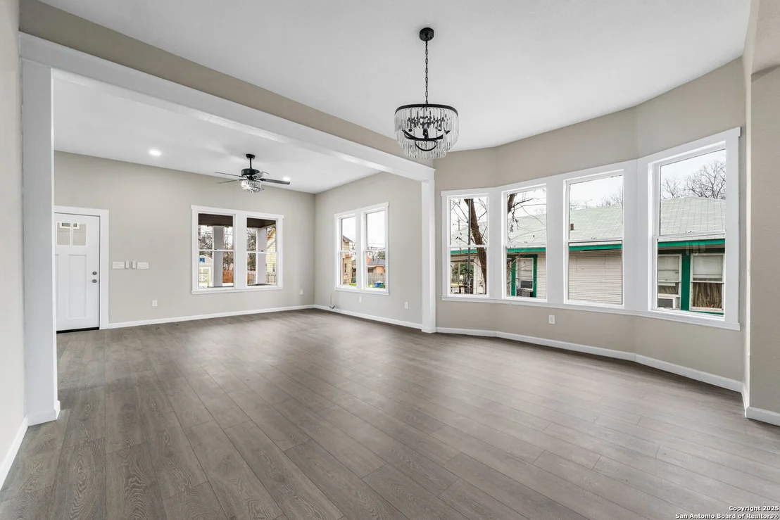 Photo of 239 NELSON AVE