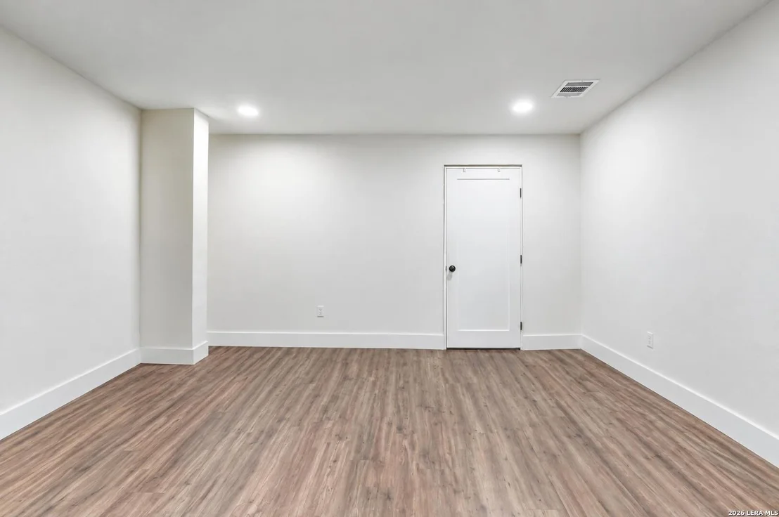 Photo of 1403 MEADOW GLN