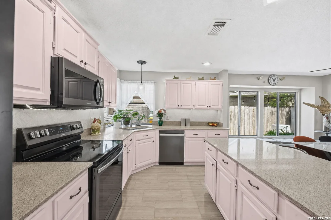 Photo of 302 HORNBEAN LN