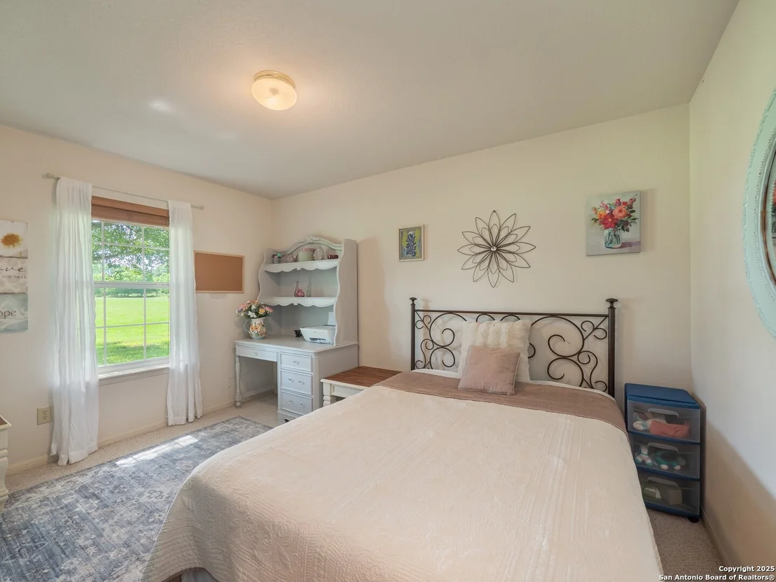 Photo of 658 Lakeview Dr
