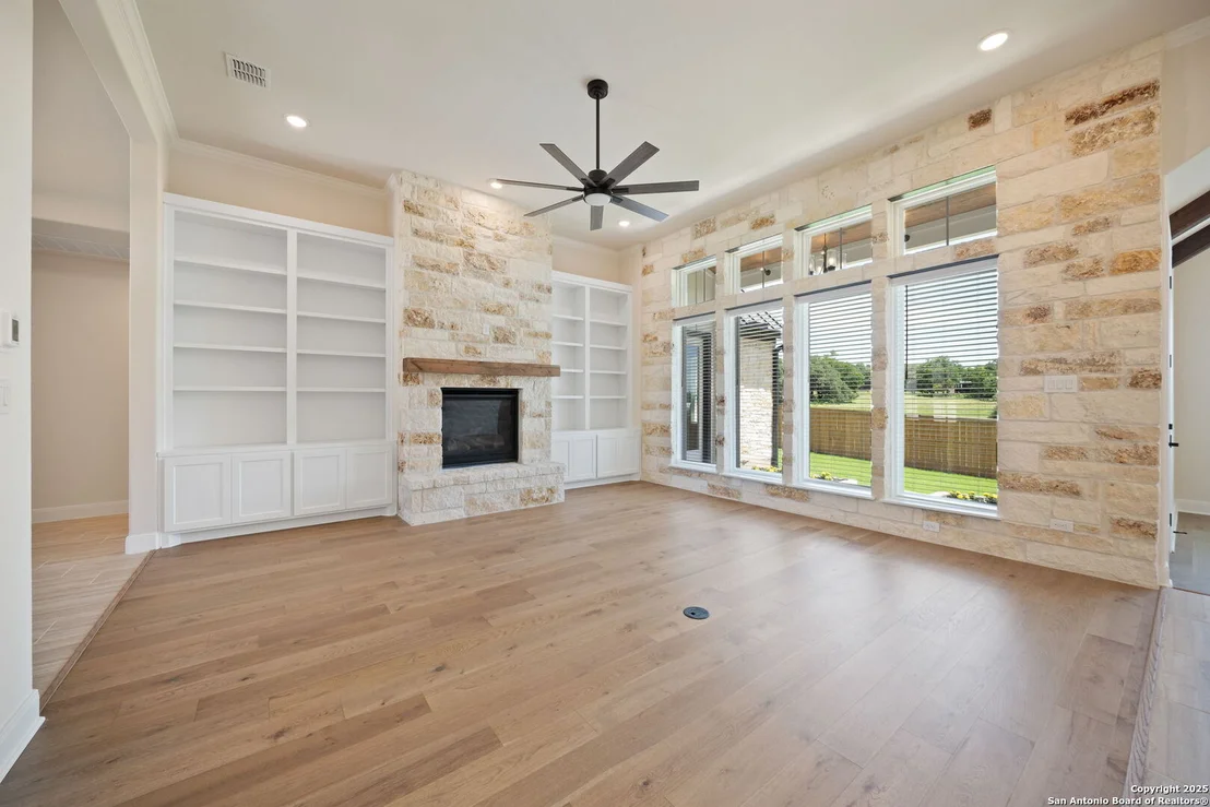 Photo of 107 Chama Dr.