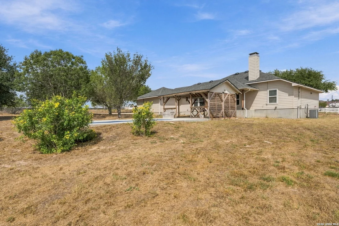 Photo of 418 Clover Ln