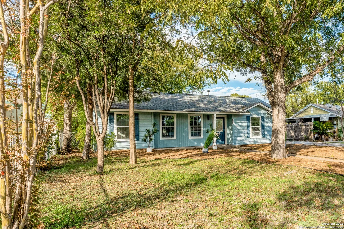 Photo of 827 WARE BLVD