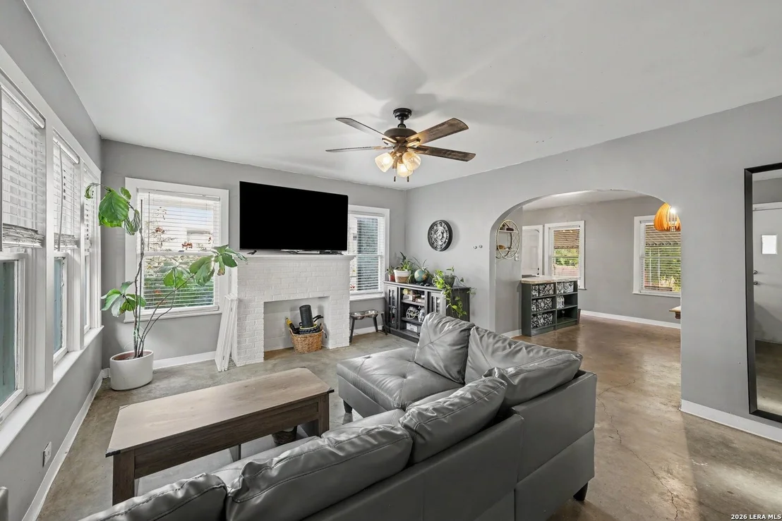 Photo of 109 THORAIN BLVD