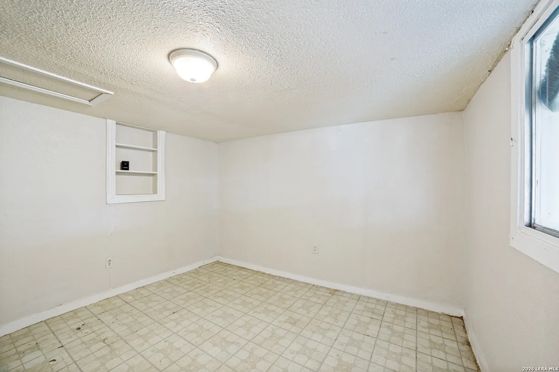 Photo of 711 John Adams