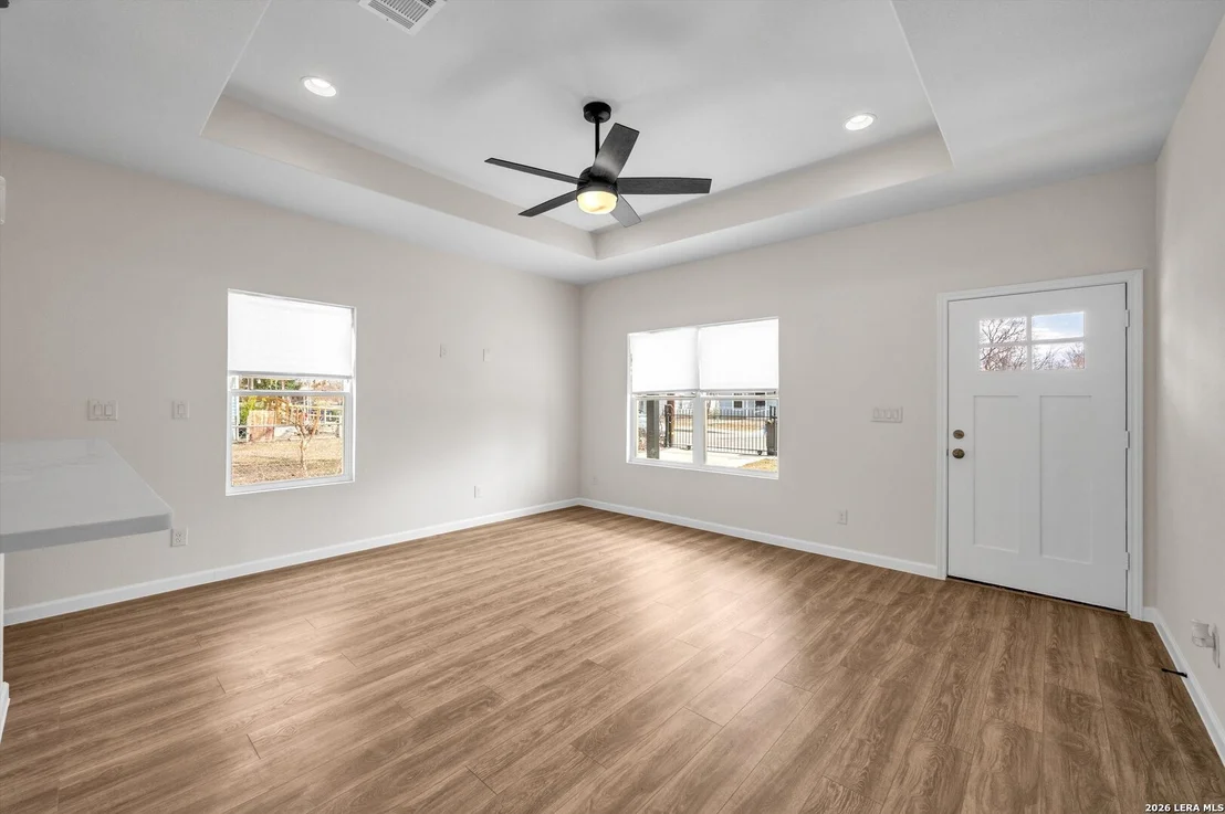 Photo of 531 Sunglo