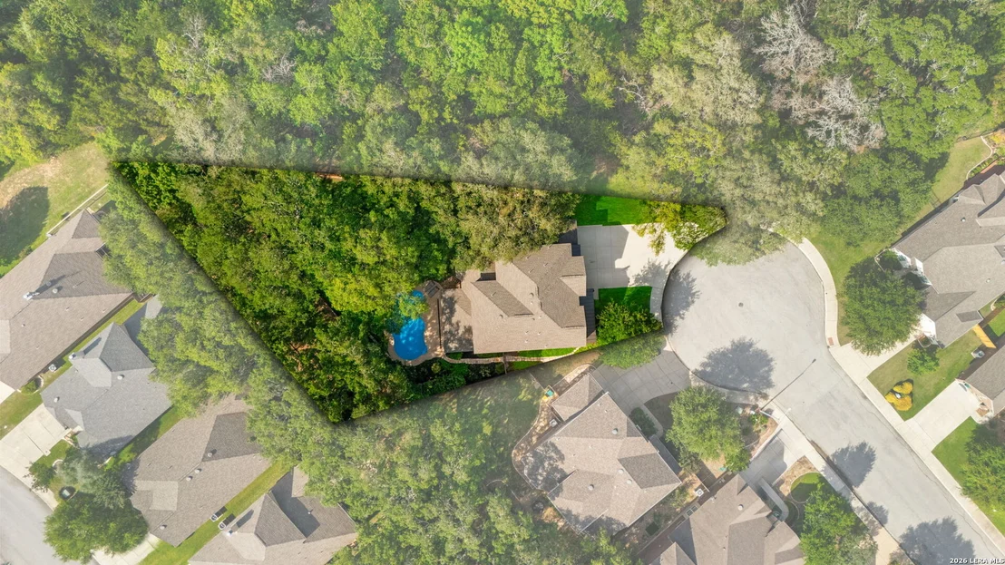 Photo of 221 WINDSOR DR