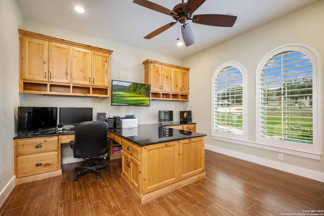 Photo of 832 oak bluff