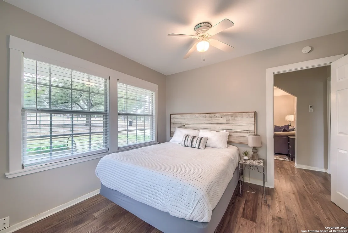 Photo of 1382 RIVER RD