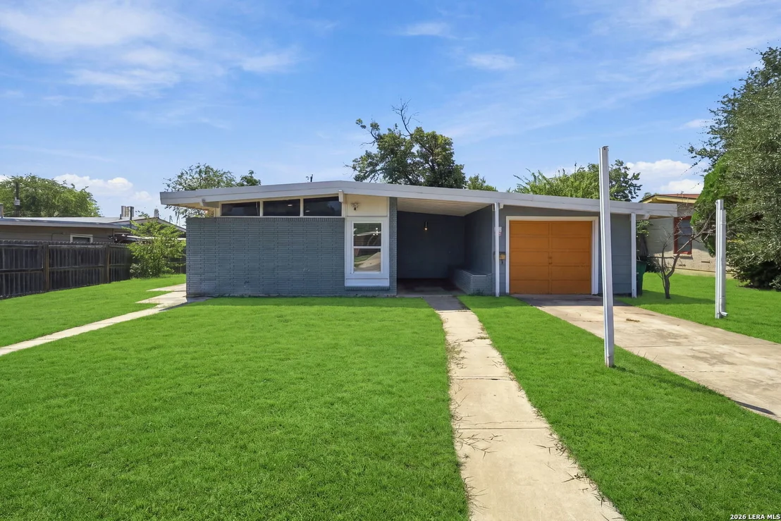 Photo of 458 Sharon Dr