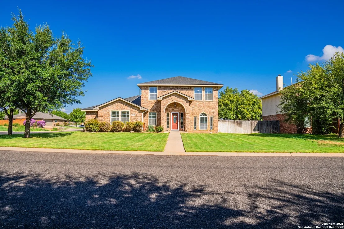 Photo of 5818 Lyndhurst Drive