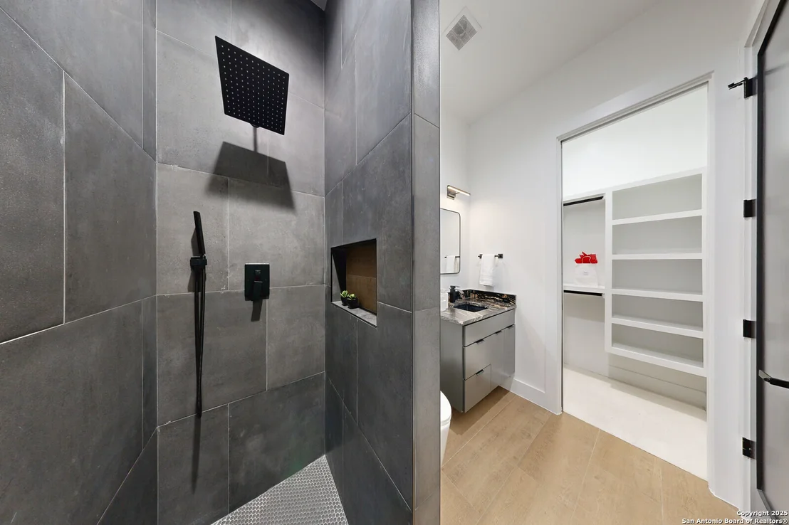 Photo of 1356 Capitare