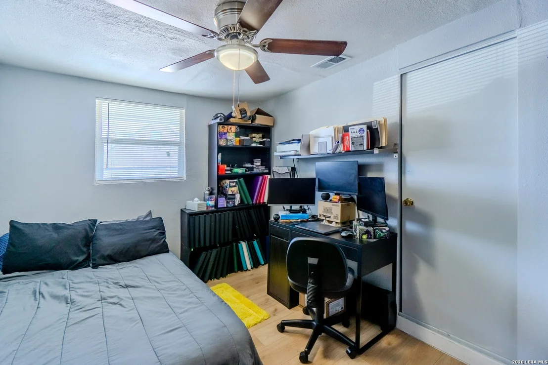 Photo of 1203 Vickers