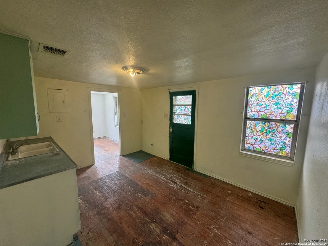 Photo of 527 sharmain PL